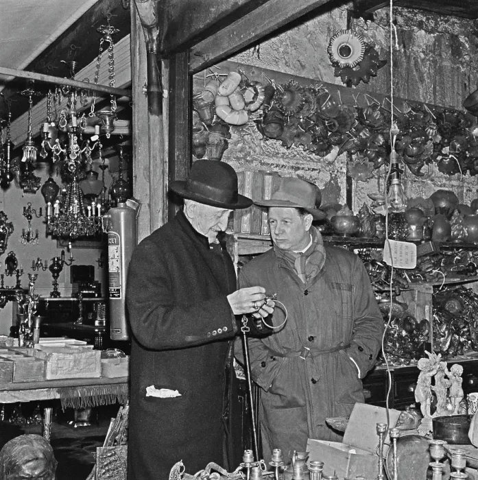 Framed Print : Paris Antique Dealer, 1961 Framed Print : Paris Antique Dealer, 1961