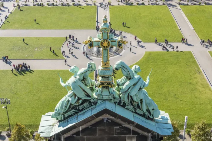 Framed Print : The park in front of the Berlin Cathedral Framed Print : The park in front of the Berlin Cathedral