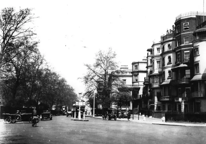 Framed Print : Park Lane. circa 1929: Traffic in Park Lane, London Framed Print : Park Lane. circa 1929: Traffic in Park Lane, London
