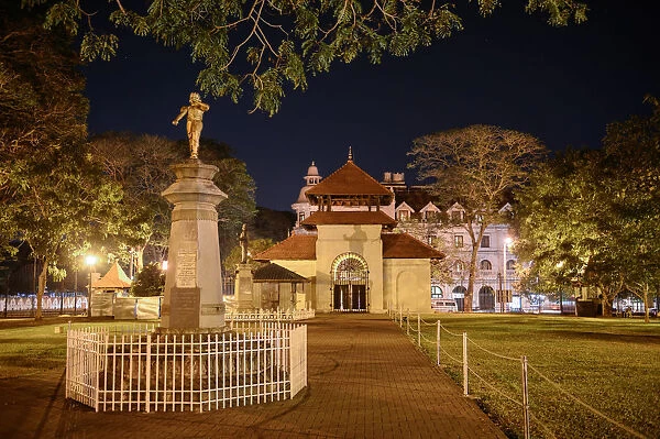 Park and the Temple of the Sacred Tooth Relic (Temple of the Tooth, Sri Dalada Maligawa) at night, Kandy, Central Province, Sri Lanka, Asia
