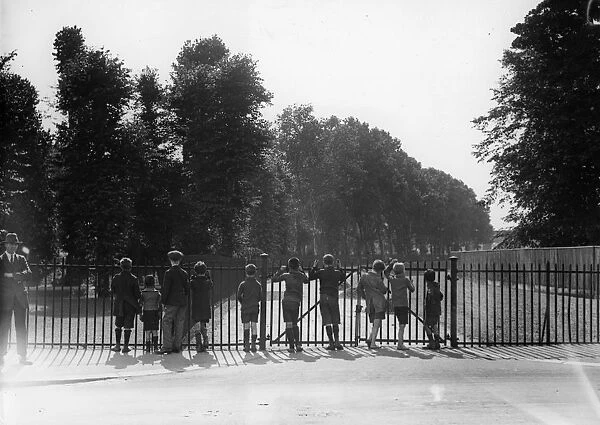 Park View. circa 1923: A group of young boys looking through the railings