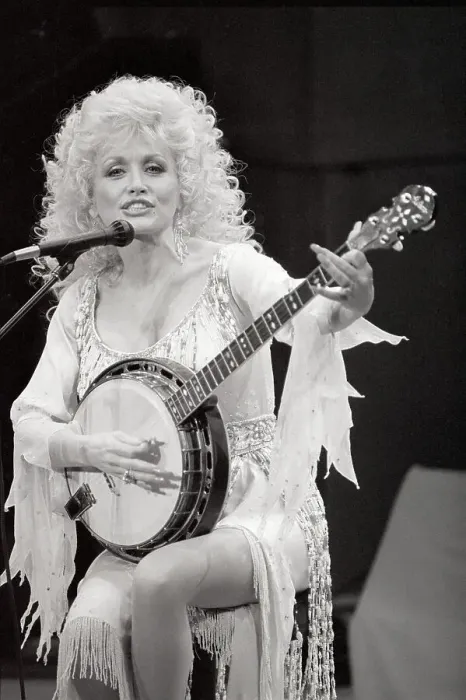 Framed Print : Parton Playing Banjo in Concert Framed Print : Parton Playing Banjo in Concert