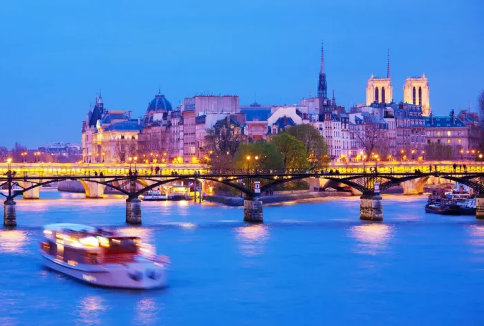 Framed Print : Passerelle des Arts, Notre Dame, Ile de la Cite Framed Print : Passerelle des Arts, Notre Dame, Ile de la Cite