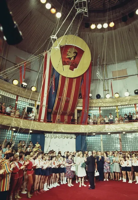 Framed Print : Pat Nixon Visits Soviet Gymnast School Framed Print : Pat Nixon Visits Soviet Gymnast School