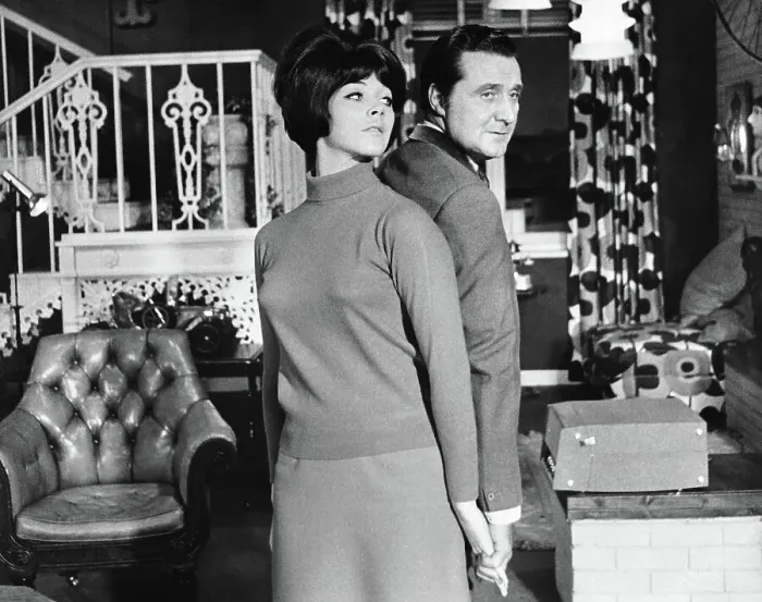 : Patrick Macnee and Linda Thorson in The Avengers : Patrick Macnee and Linda Thorson in The Avengers