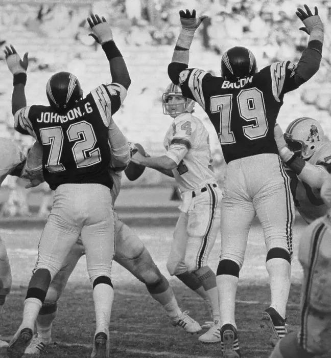 Framed Print : Patriots Steve Grogan Looking to Pass Framed Print : Patriots Steve Grogan Looking to Pass