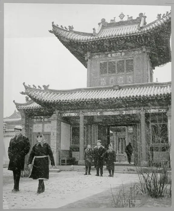 Framed Print : Patrons Exiting Tohoy Zhimlam Cathedral Museum Framed Print : Patrons Exiting Tohoy Zhimlam Cathedral Museum