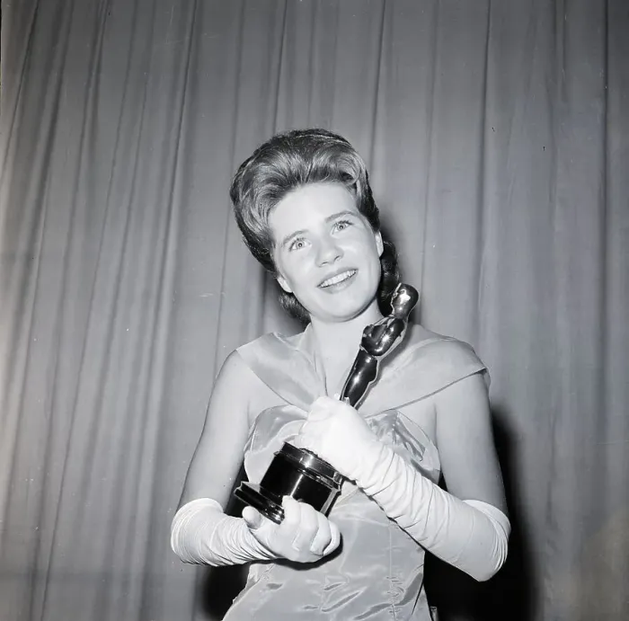 Framed Print : Patty Duke Holding Oscar Framed Print : Patty Duke Holding Oscar