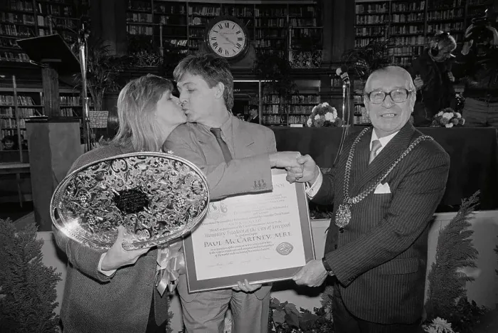 Framed Print : Paul McCartney Receiving Award