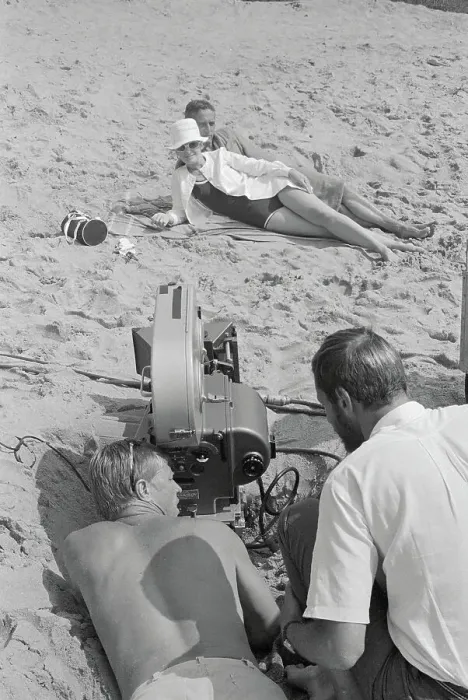 Framed Print : Paul Newman and Joanne Woodward Being Filmed Framed Print : Paul Newman and Joanne Woodward Being Filmed