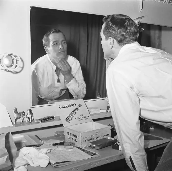 Framed Print : Paul Newman Looking in Mirror