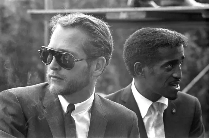 Framed Print : Paul Newman & Sammy Davis Jr At The March On Washington Framed Print : Paul Newman & Sammy Davis Jr At The March On Washington