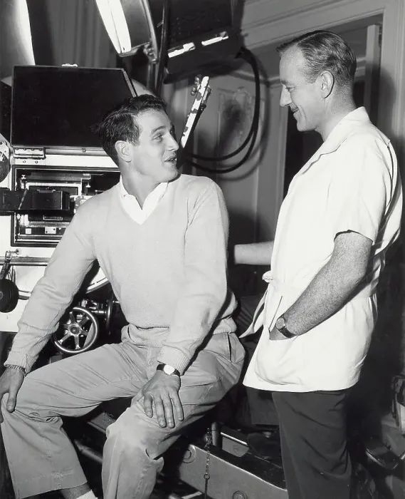 Framed Print : Paul Newman Visiting Alec Guiness on Set Framed Print : Paul Newman Visiting Alec Guiness on Set