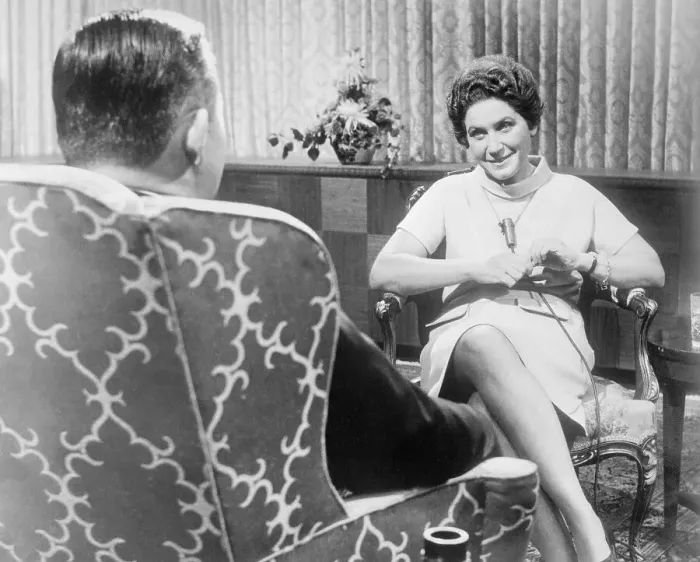 Framed Print : Paul Niven Interviewing Svetlana Alliluyeva Framed Print : Paul Niven Interviewing Svetlana Alliluyeva