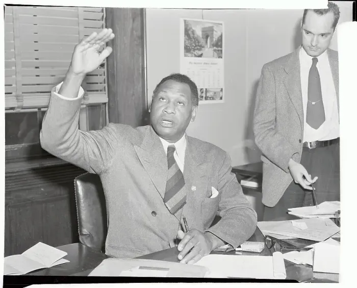 Framed Print : Paul Robeson Raising His Arm While Speaking to Press Framed Print : Paul Robeson Raising His Arm While Speaking to Press