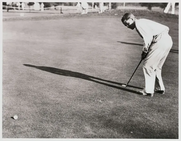 Framed Print : Paul Runyan in Golfing Stance for a Swing Framed Print : Paul Runyan in Golfing Stance for a Swing
