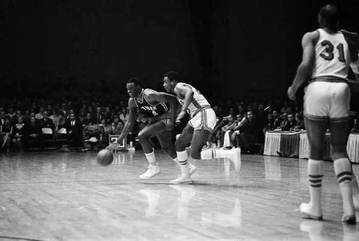 Framed Print : Paul Silas in Basketball Action Framed Print : Paul Silas in Basketball Action
