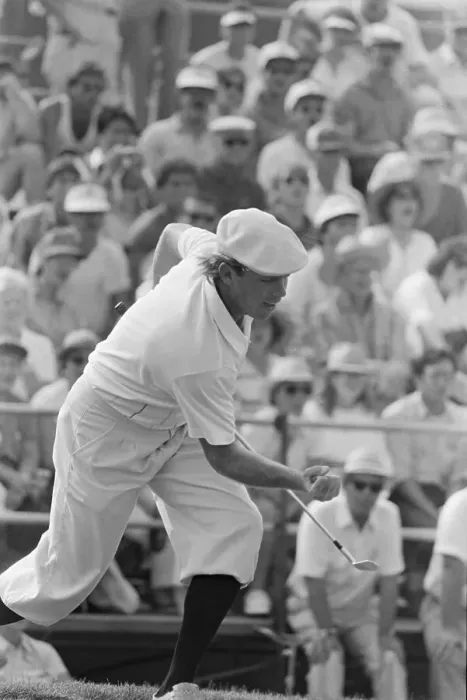 Framed Print : Payne Stewart Hitting a Golf Ball Framed Print : Payne Stewart Hitting a Golf Ball