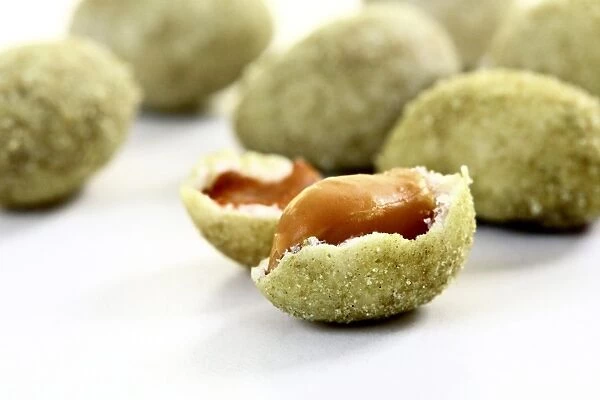 Peanuts in a wasabi flavoured coating