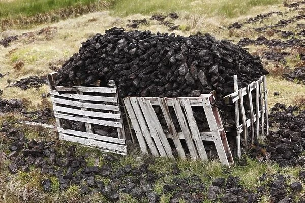 Peat cutting, Glencolumbcille, or Glencolumbkille, County Donegal, Ireland, Europe, PublicGround