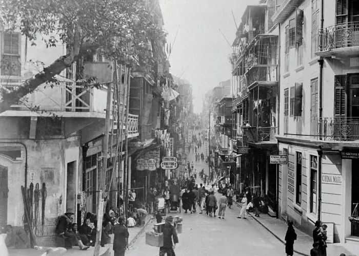Framed Print : Pedestrians Crowding Hong Kong's Wellington Street Framed Print : Pedestrians Crowding Hong Kong's Wellington Street