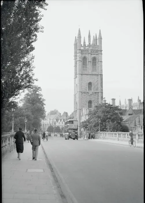 Framed Print : Pedestrians Strolling in Oxford Framed Print : Pedestrians Strolling in Oxford