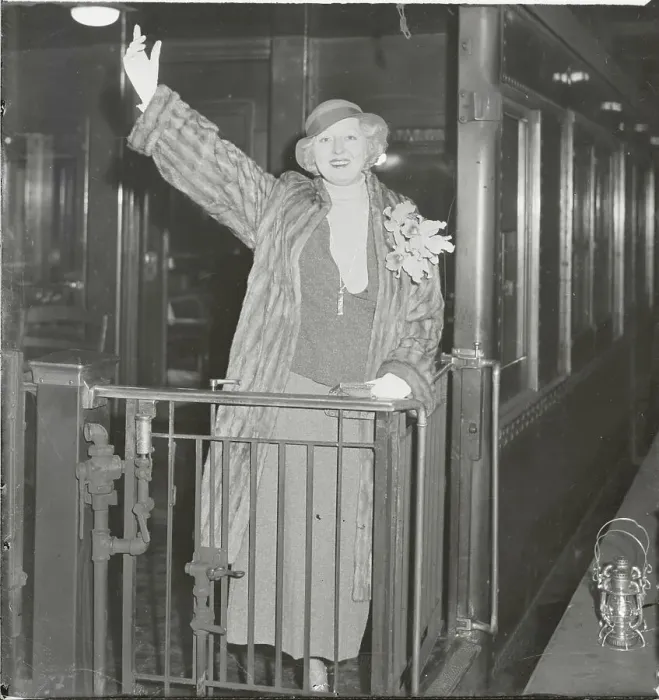 Framed Print : Peggy Hopkins Joyce Waving from Train