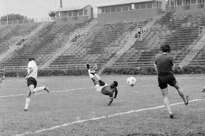 Framed Print : Pele Performing Tricky Soccer Maneuver Framed Print : Pele Performing Tricky Soccer Maneuver
