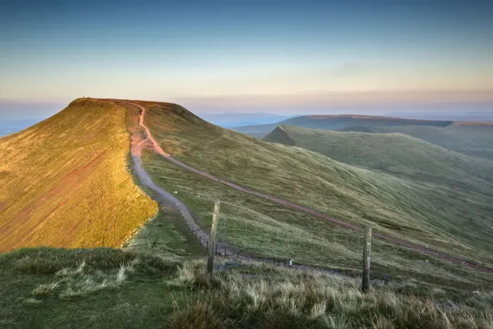 Framed Print : Pen y Fan and Cribyn seen from Corn Du in the Brecon Beacons, Wales