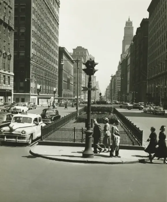 Framed Print : People crossing Park Avenue, New York City, (B&W)