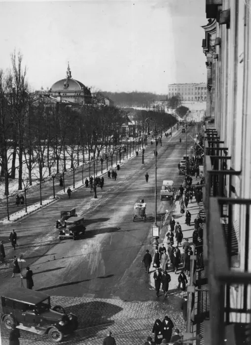 Framed Print : Oslo. circa 1925: People promenading on a street in Oslo Framed Print : Oslo. circa 1925: People promenading on a street in Oslo