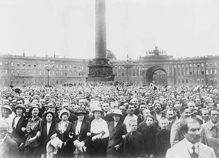 Framed Print : People Rally in Palace Square Framed Print : People Rally in Palace Square