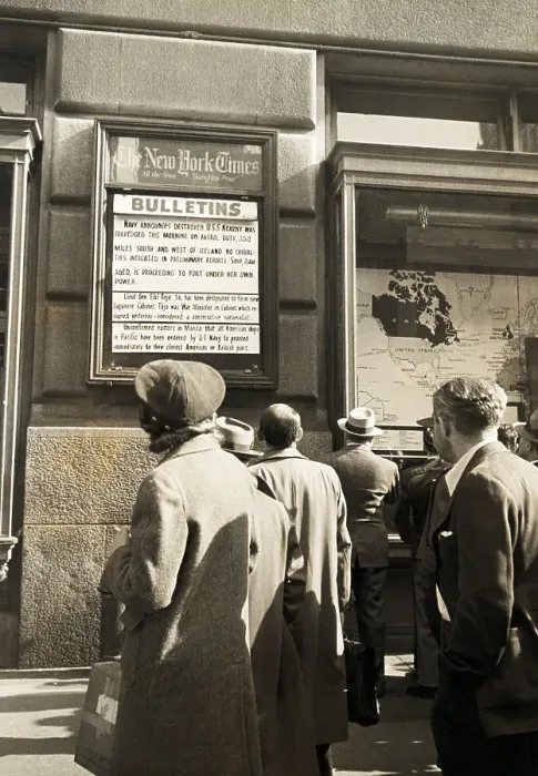 Framed Print : People Reading War Bullitins At Ny Times Framed Print : People Reading War Bullitins At Ny Times