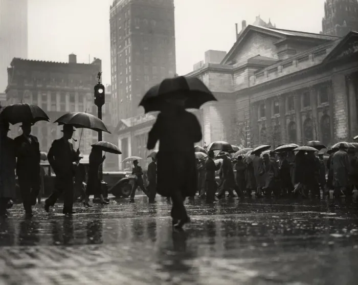 Framed Print : People with umbrellas in urban scene Framed Print : People with umbrellas in urban scene