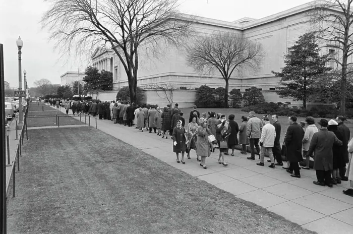 Framed Print : People Waiting to View the Mona Lisa at the National Gallery of Art Framed Print : People Waiting to View the Mona Lisa at the National Gallery of Art