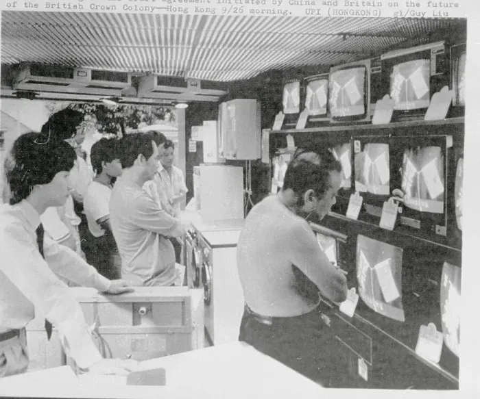 Framed Print : People Watch Signing Of Draft Agreement
