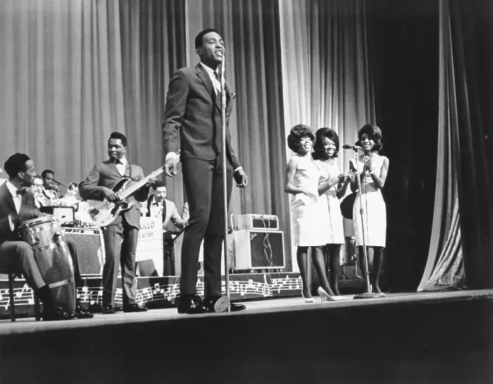 Framed Print : Performing At The Apollo With Martha & The Vandellas