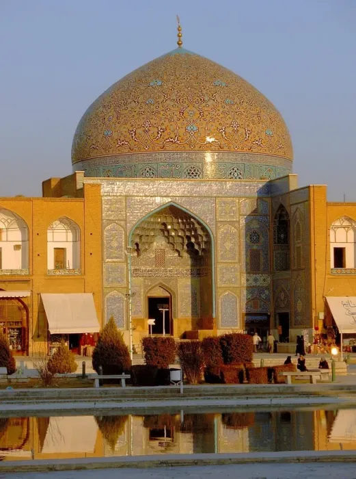 Framed Print : Persian Islamic architecture of the Sheikh Lotfallah mosque of Isfahan Framed Print : Persian Islamic architecture of the Sheikh Lotfallah mosque of Isfahan