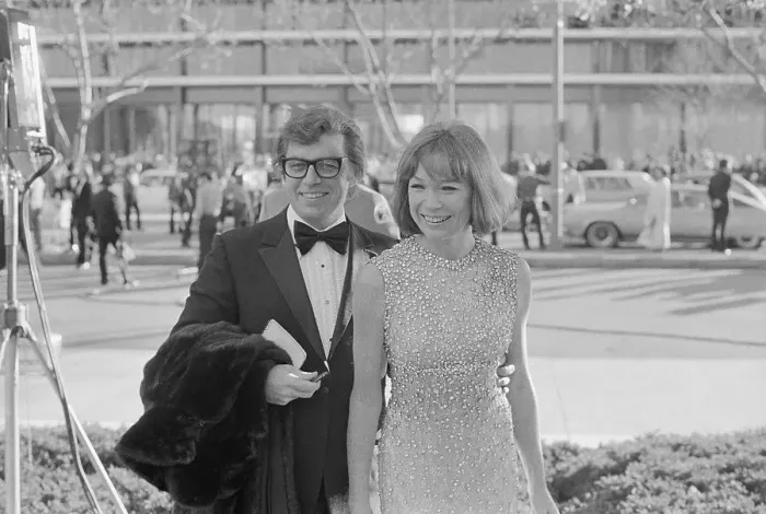 Framed Print : Pete Hamill with Shirley MacLaine Framed Print : Pete Hamill with Shirley MacLaine