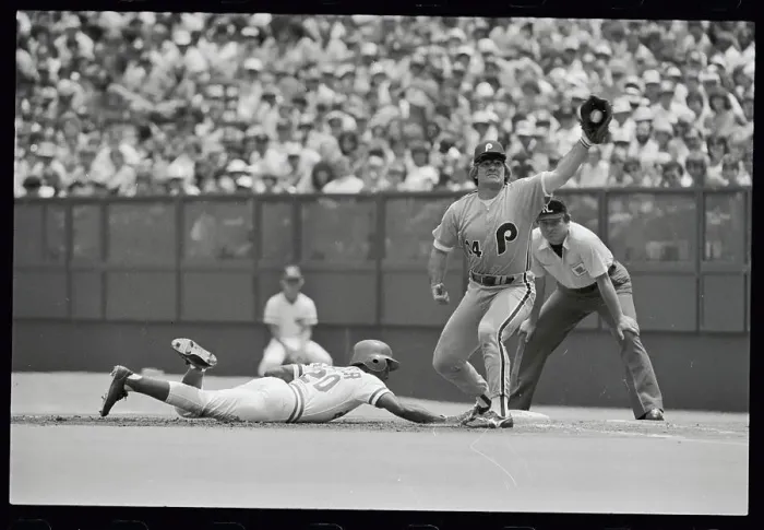 Framed Print : Pete Rose Catching Pickoff throw