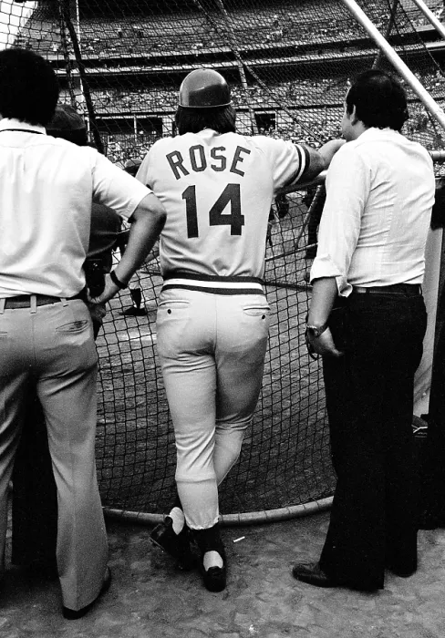Framed Print : Pete Rose Warms Up At Shea Stadium Framed Print : Pete Rose Warms Up At Shea Stadium