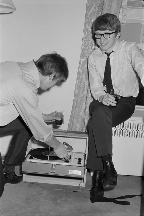 Framed Print : Peter & Gordon, British Pop Duo Framed Print : Peter & Gordon, British Pop Duo