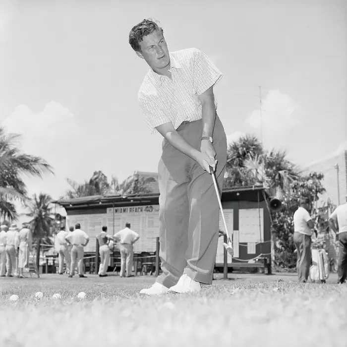 Framed Print : Peter Thomson Putting