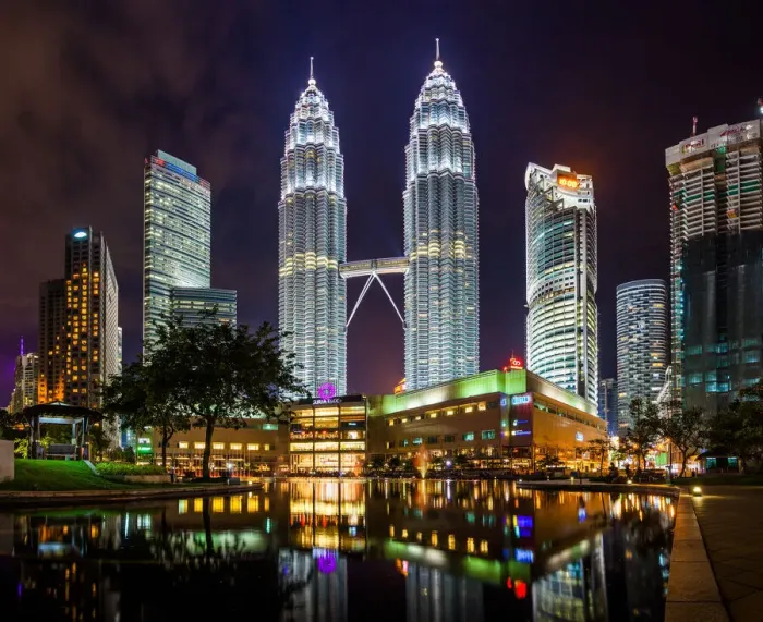 Framed Print : Petronas Twin Towers in Kuala Lumpur, Malaysia