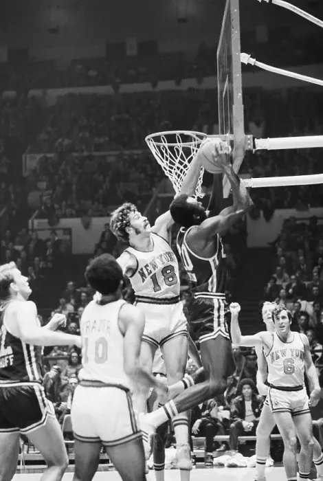 Framed Print : Phil Jackson Blocks Johnny Green's Score Framed Print : Phil Jackson Blocks Johnny Green's Score