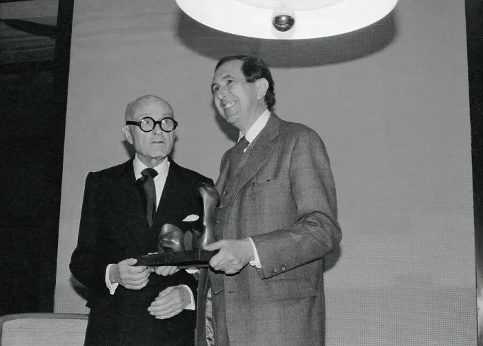 Framed Print : Philip Johnson Receiving Award from Cesar Pelli Framed Print : Philip Johnson Receiving Award from Cesar Pelli