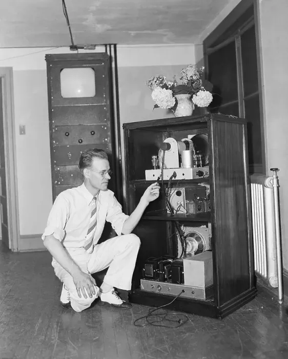 Framed Print : Philo T. Farnsworth Demonstrates TV Unit Framed Print : Philo T. Farnsworth Demonstrates TV Unit