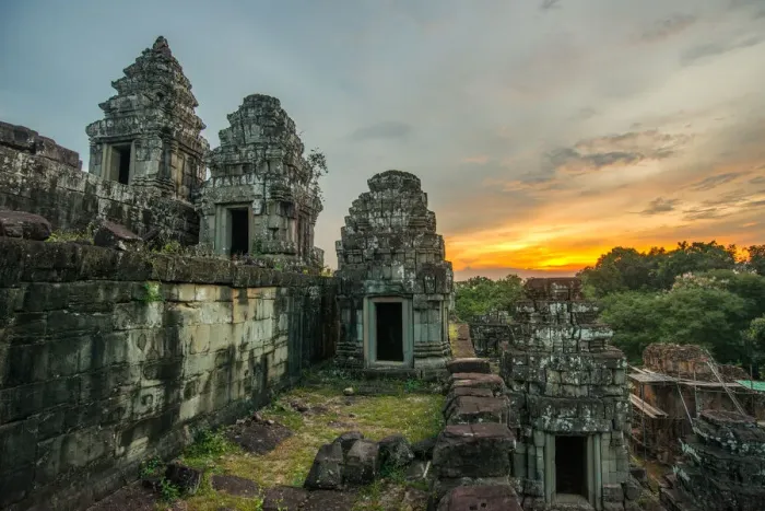 Framed Print : Phnom Bakheng temple in Siem Reap, Cambodia Framed Print : Phnom Bakheng temple in Siem Reap, Cambodia
