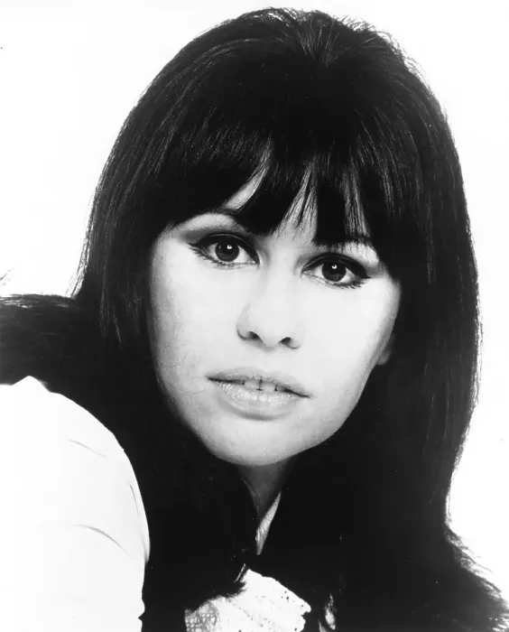 Framed Print : Photo of Astrud Gilberto Framed Print : Photo of Astrud Gilberto