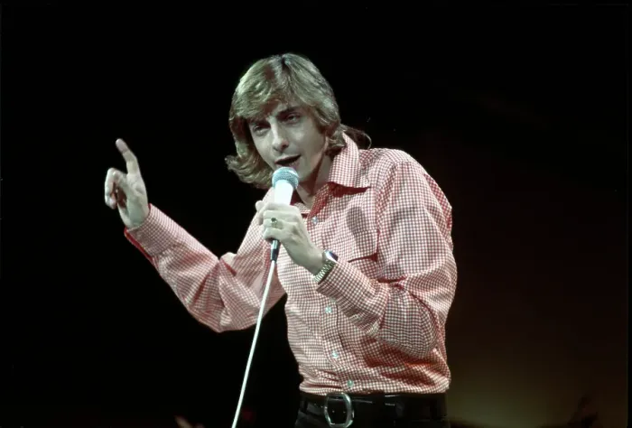Framed Print : Photo of Barry Manilow Framed Print : Photo of Barry Manilow
